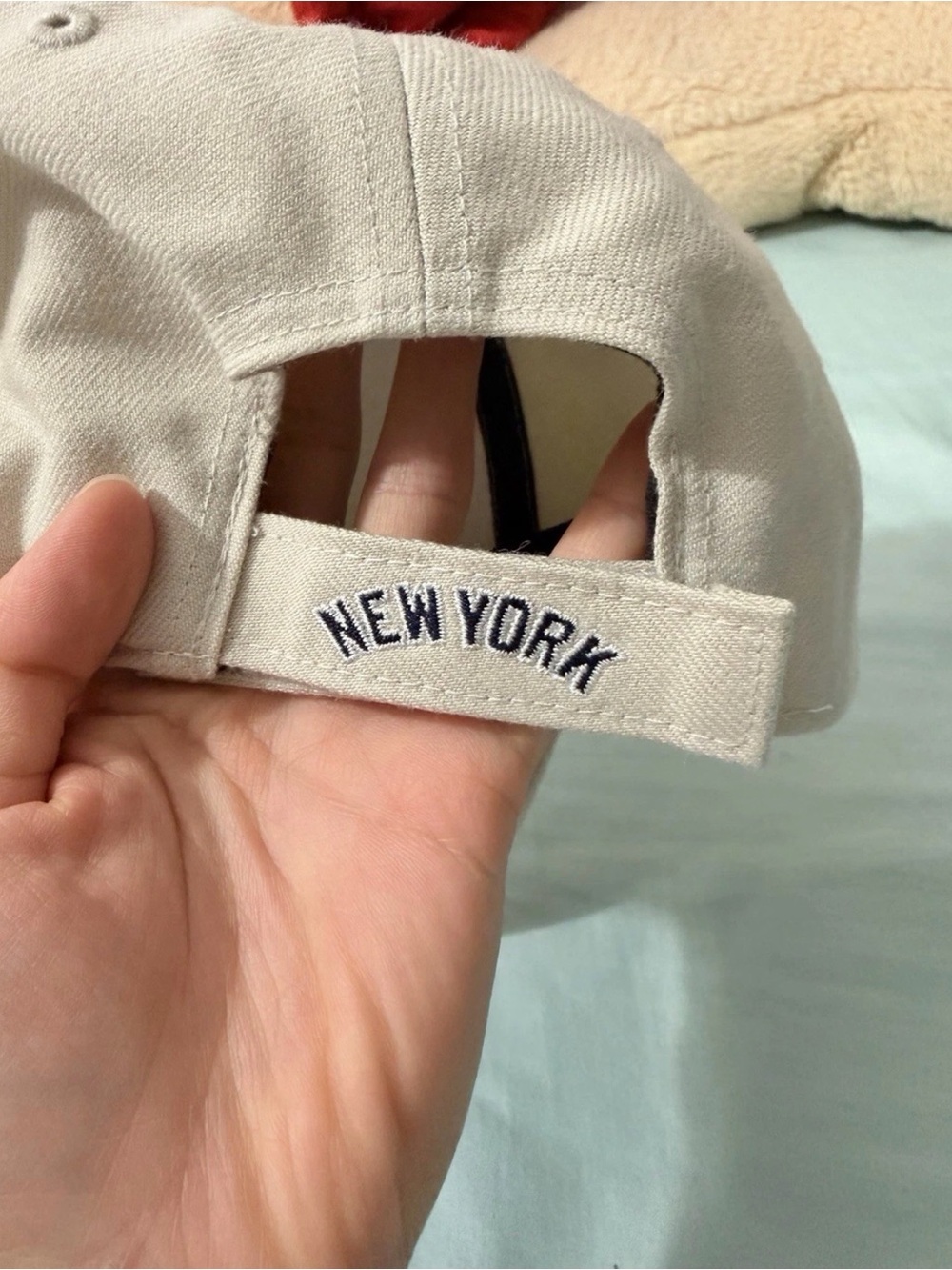New Era Beige Cap with Navy 'New York' Embroidery - Picture 2 of 6